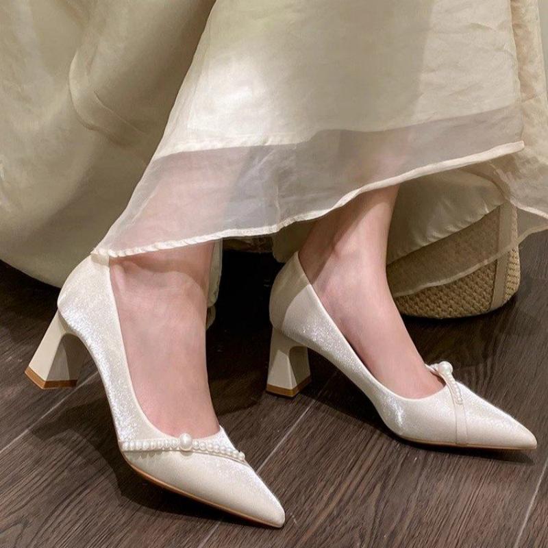Eleganckie czółenka na słupku  – Slip Dress Satin recenzja i cena